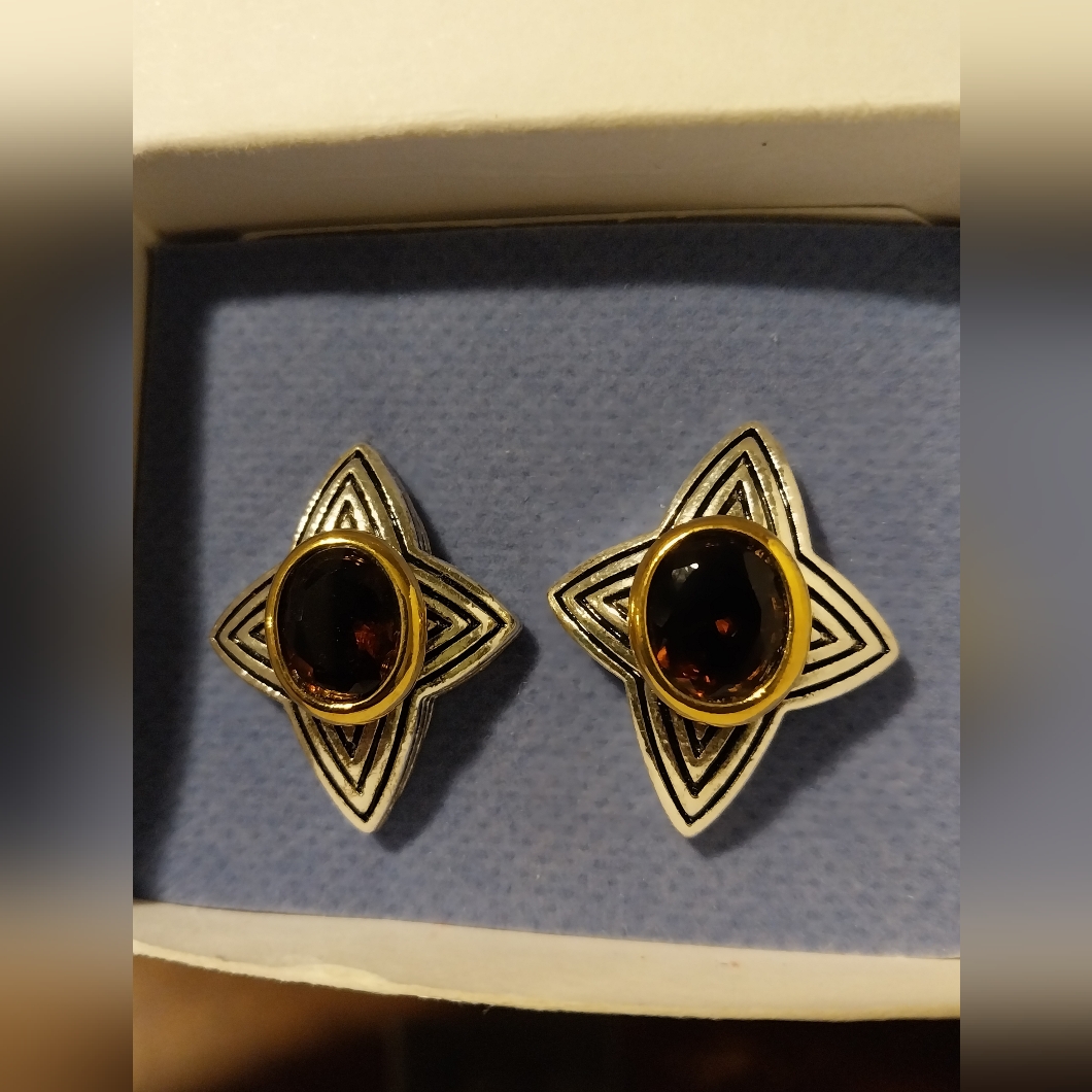 Vintage Avon Earrings 610